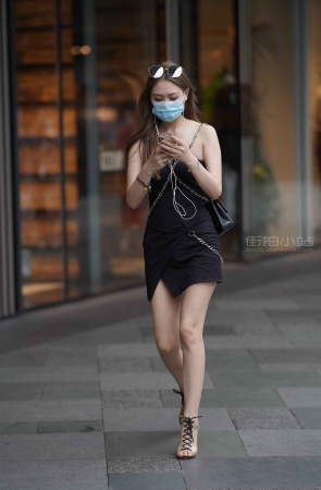 街拍骨感美女
