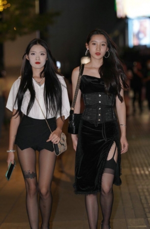 衬衫短裤黑白搭配 [143P1V-2.26GB]