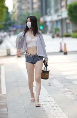 热裤小妹