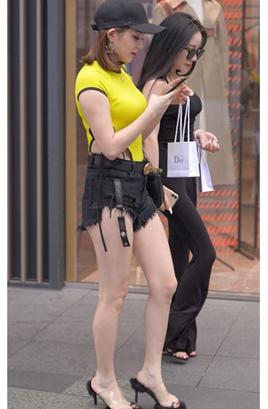（套图）白嫩女孩(92P)[722M/JPG]