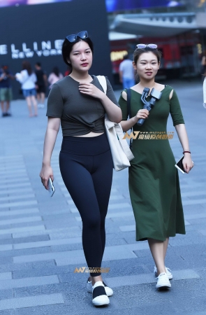紧身少妇