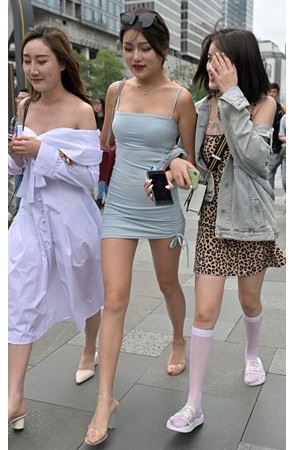 蓝色连体紧身包臀裙美女(77P)