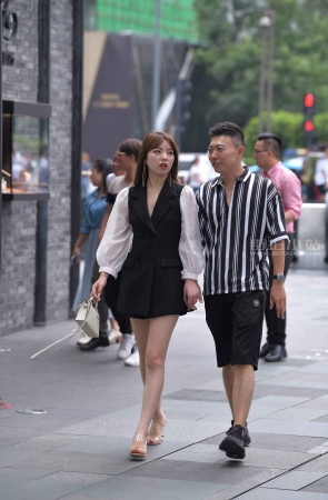 甜美女友