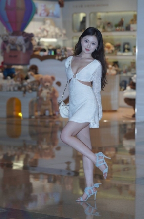 白色连衣裙甜美动人 [146P-1.74GB]