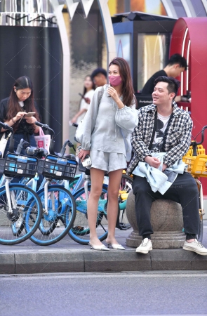 丝腿女友