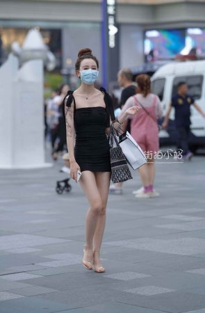 身材苗条高挑