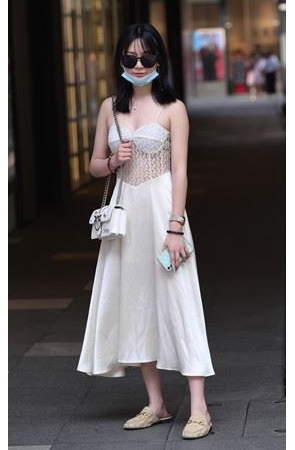 性感的镂空吊带长裙小姐姐【套图+视频】