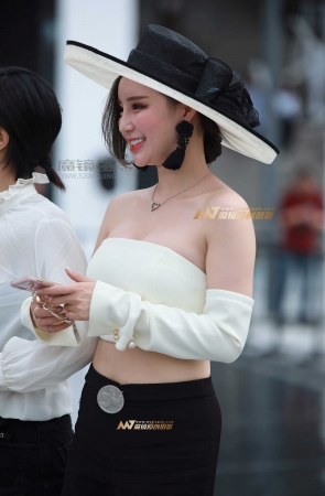 抹胸，开衩长裤