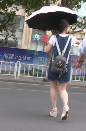 出去玩的小妹