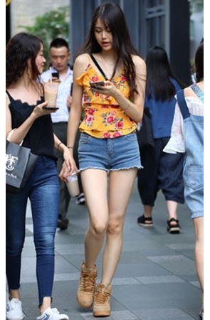 长腿吊带小姐姐(30P)