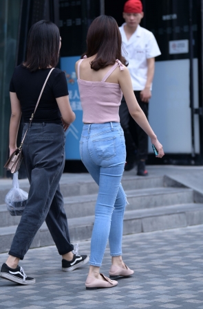 清纯牛仔女孩