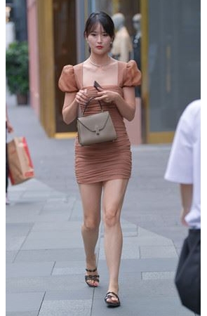 漂亮的连体裙美女(45P)