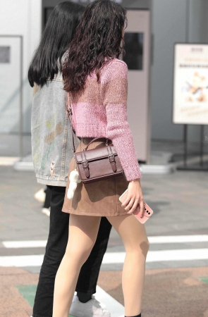 肉丝街拍短裙妹子