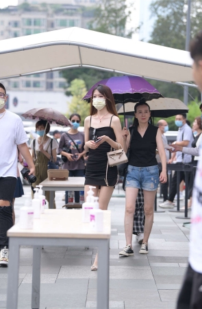 摄神街拍作品 - 性感吊带裙肉丝美腿美女