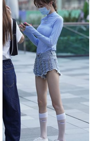 热裤小美女(138P)