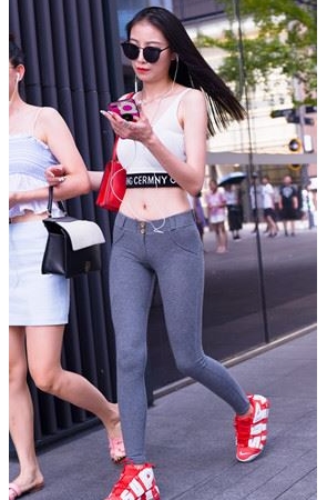 灰色紧身裤小姐姐(51P)