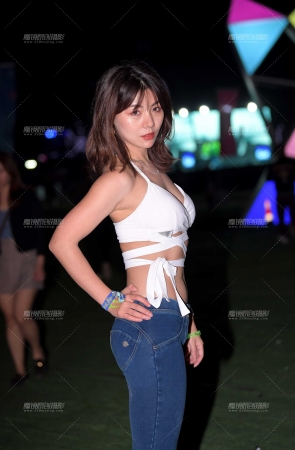 性感紧身裤美女