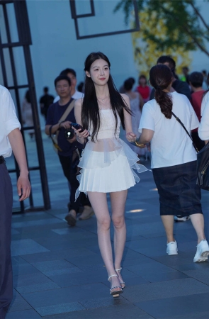 甜美白色套装裙