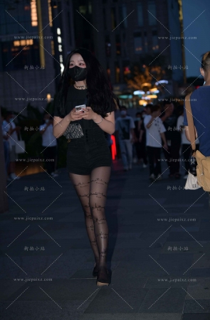 街拍印花黑丝长腿女生  [19P]