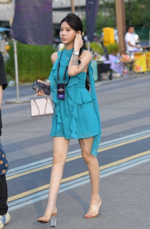 24715-5=47√美腿小姐姐～ 10P