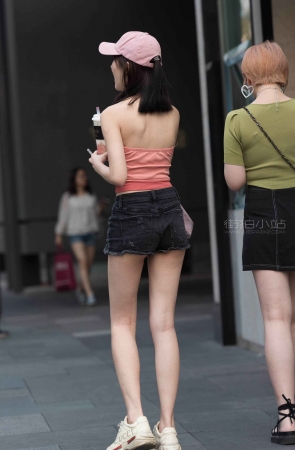 抽烟的小姐姐