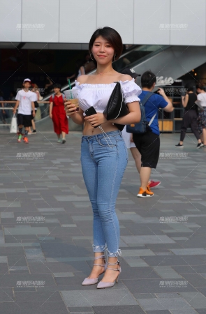 小蛮腰，翘臀紧牛小姐姐