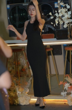 修身长裙好身材 [71P-1.00GB]