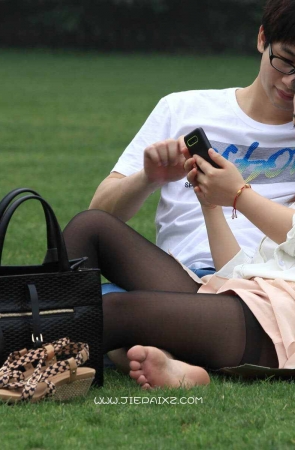 约会的黑丝妹子