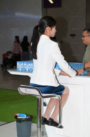 美女前台小姐姐