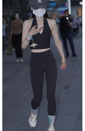 黑色紧身裤美女(47P)