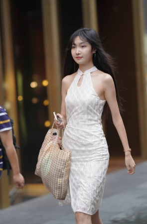 复古风白色连衣裙 [112P1V-1.69GB]