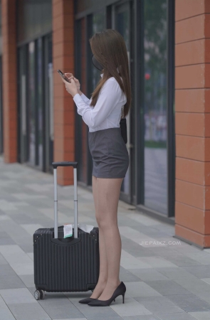 包臀裙丝袜高跟美女 【套图+视频】