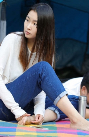 No1212 清纯女神露出一双白璧无瑕般精致的长趾玉足