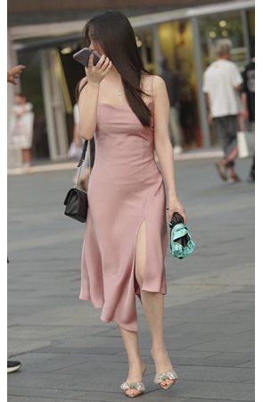 粉色吊带长裙小姐姐【套图+视频】