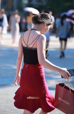 短裙，裸腿，凉高，少妇