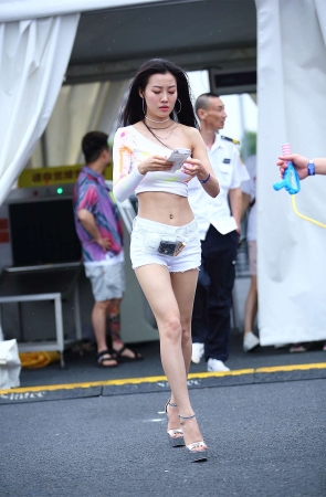 Mark街拍作品 - 白热裤长腿美女