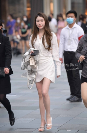 2269-24+91白皙美腿美足【套图➕视频】 17P