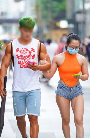 豪放的妹子