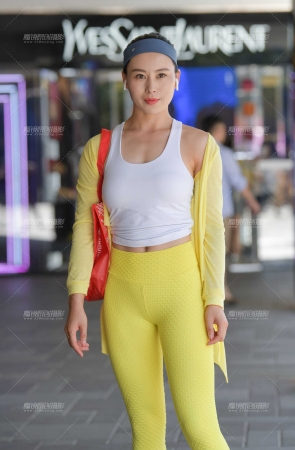 瑜珈女教练