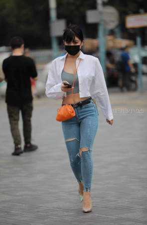 紧牛美女