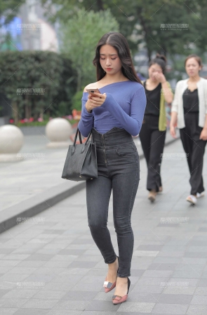 紧牛美臀小妹