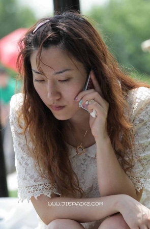 卷发高挑的玉足美女妈妈