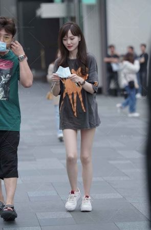 热裤小妹