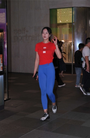 蓝色瑜伽运动裤