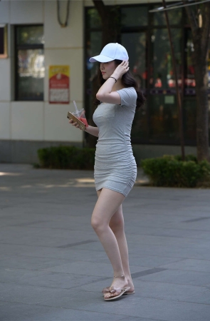 简约灰色修身裙