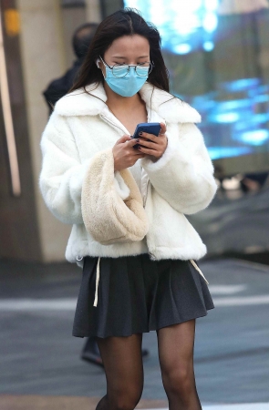 黑 丝短裙妹子