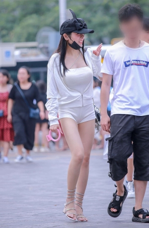 四九城嘎子街拍作品 - 热裤性感女友