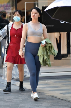 &丰腴瑜伽紧身裤美女