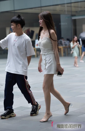 拍抖音的小姐姐3A680[699M]