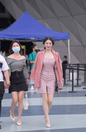 街拍短裙性感美女